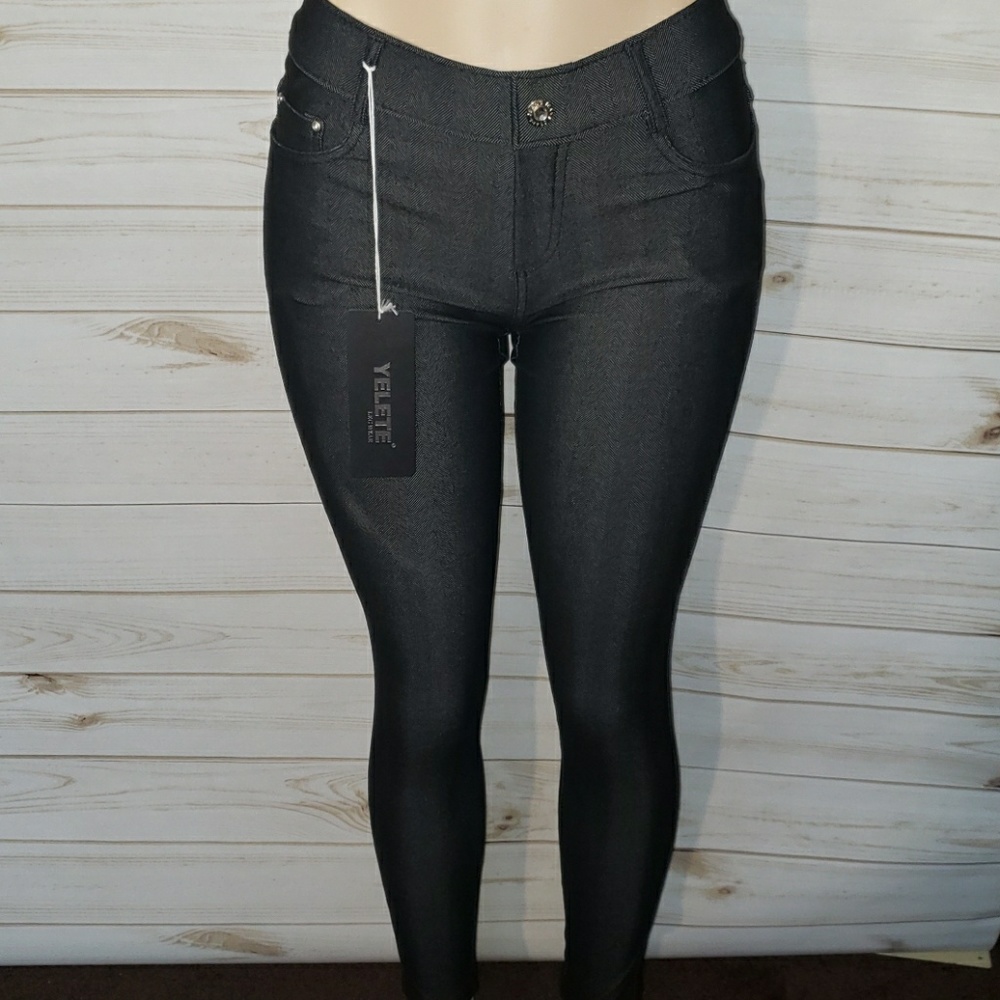 SALE!!! NWT Black Yelete Jeggings